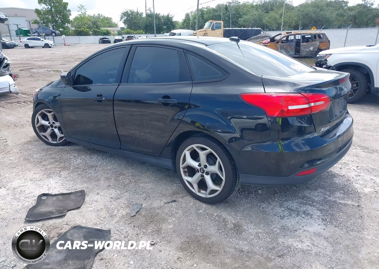 2018 Ford Focus Se VIN:1FADP3F22JL256458 - 3
