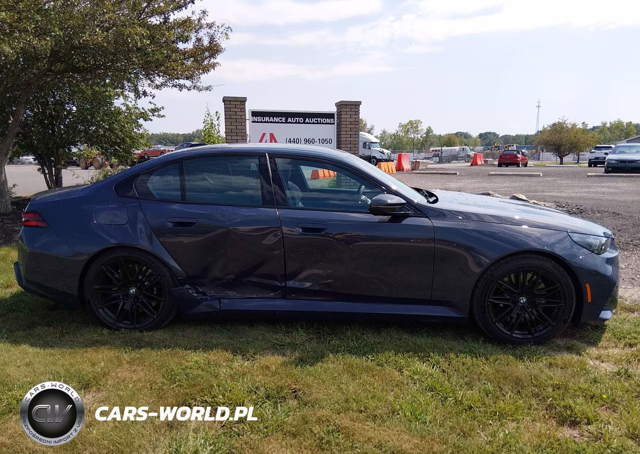 2027 BMW M5 VIN:WBS83FK04VCY32031 - 13