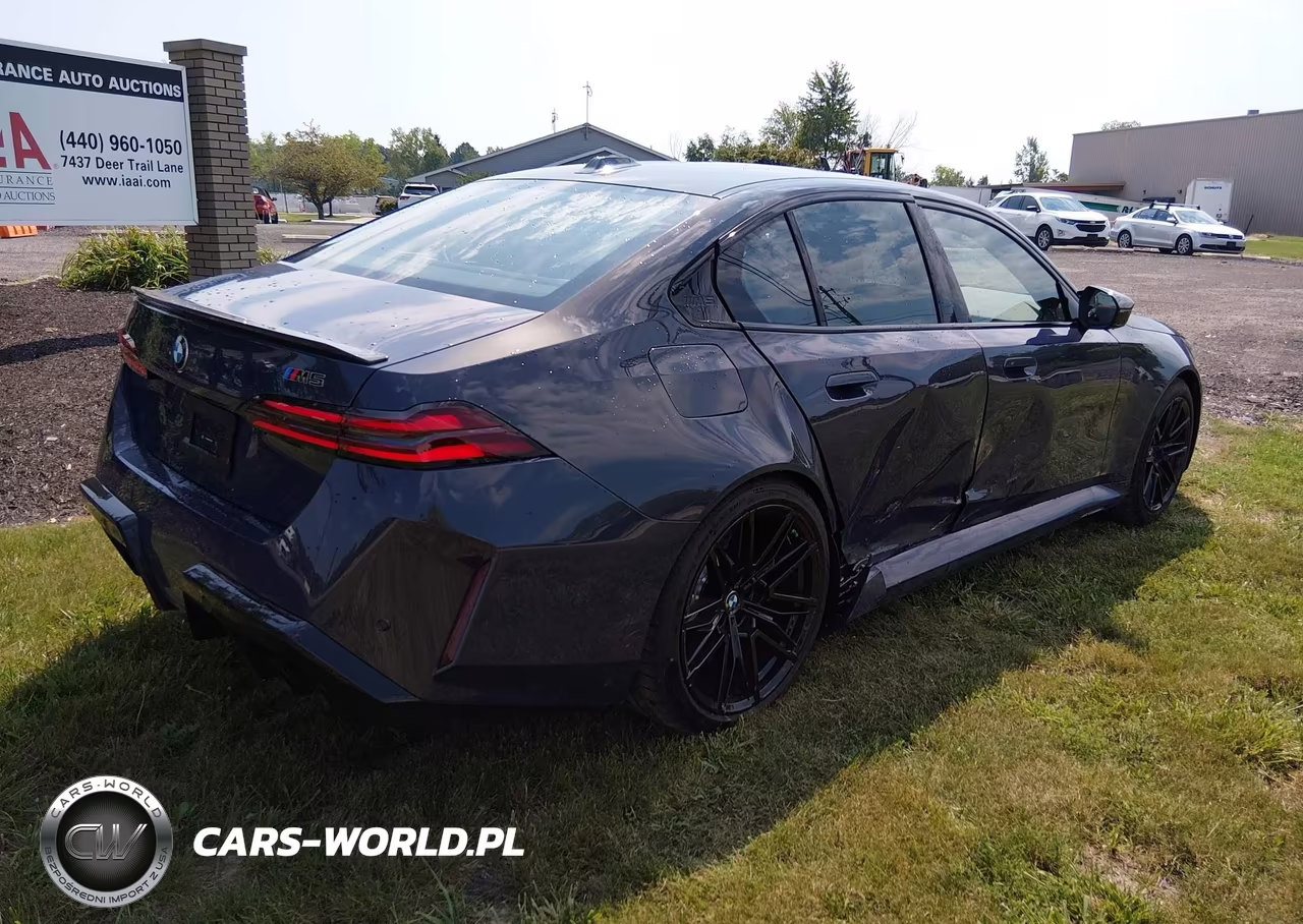2027 BMW M5 VIN:WBS83FK04VCY32031 - 4