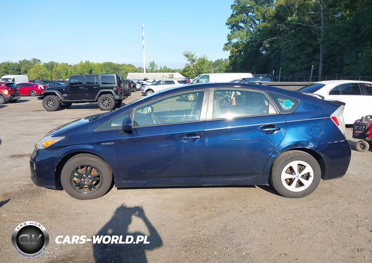 2015 Toyota Prius Two VIN:JTDKN3DU2F0434504 - 14