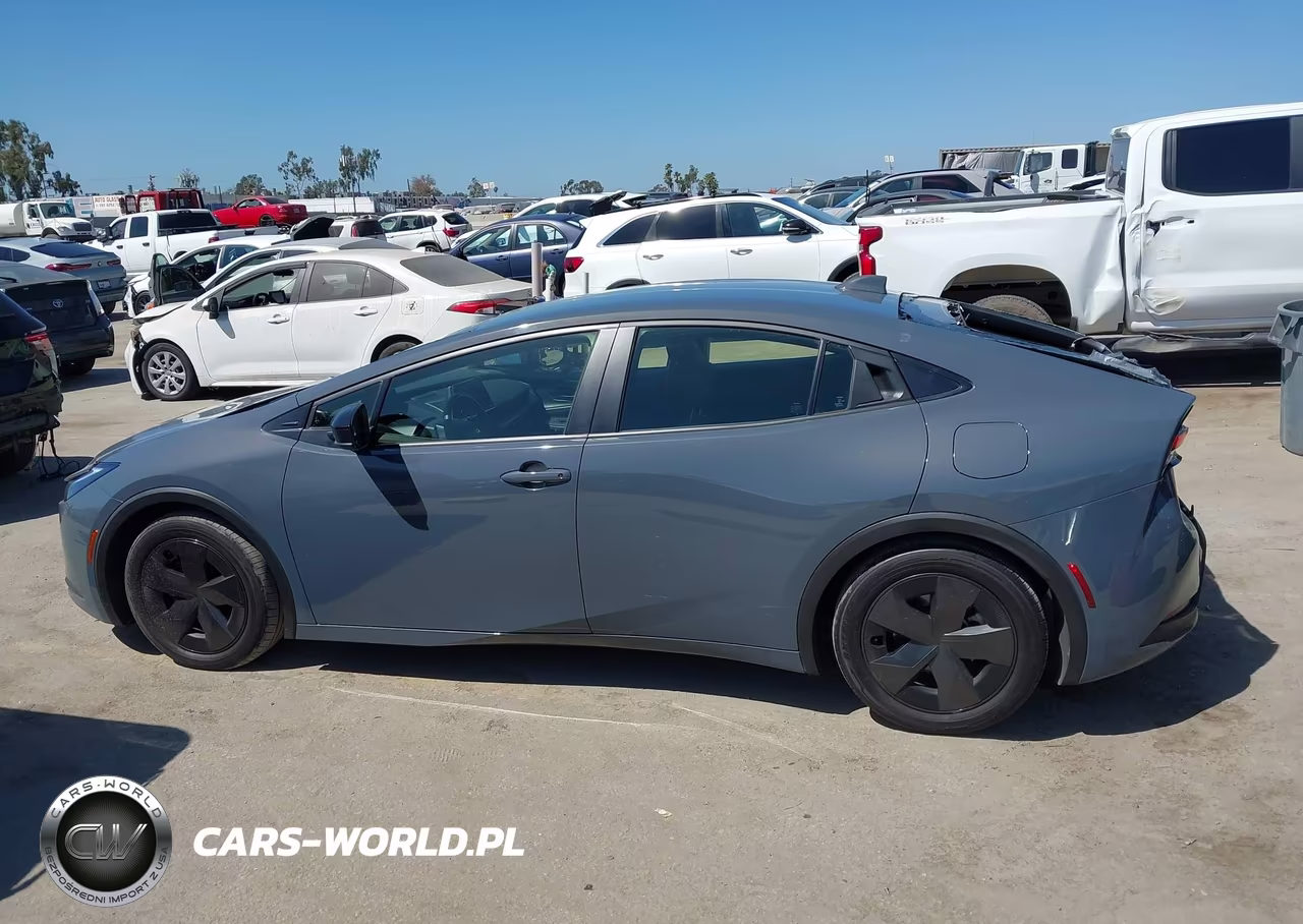 2024 Toyota Prius Le VIN:JTDACAAU2R3041583 - 14