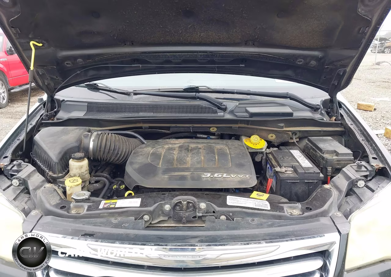 2015 Chrysler Town & Country Touring VIN:2C4RC1BG5FR534656 - 10