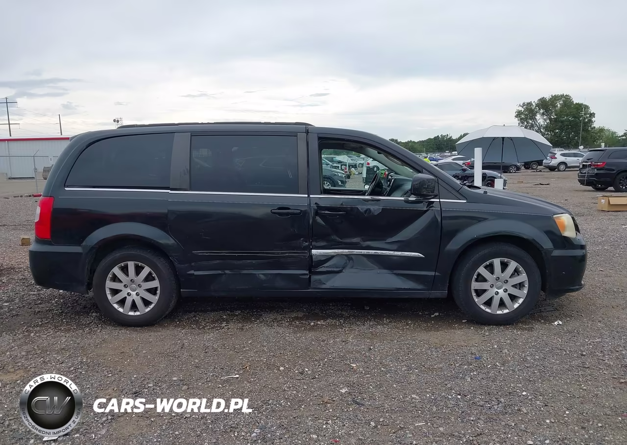 2015 Chrysler Town & Country Touring VIN:2C4RC1BG5FR534656 - 13