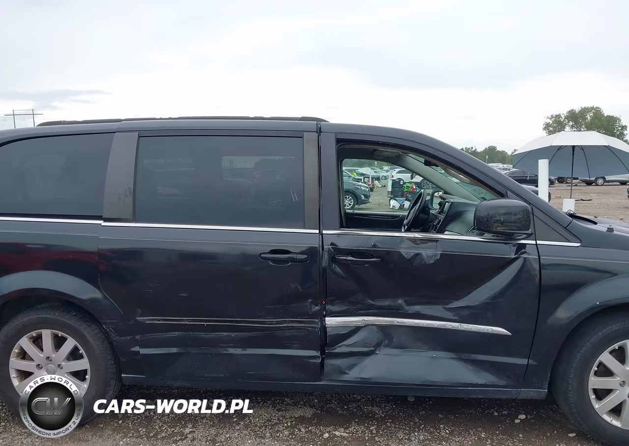 2015 Chrysler Town & Country Touring VIN:2C4RC1BG5FR534656 - 6