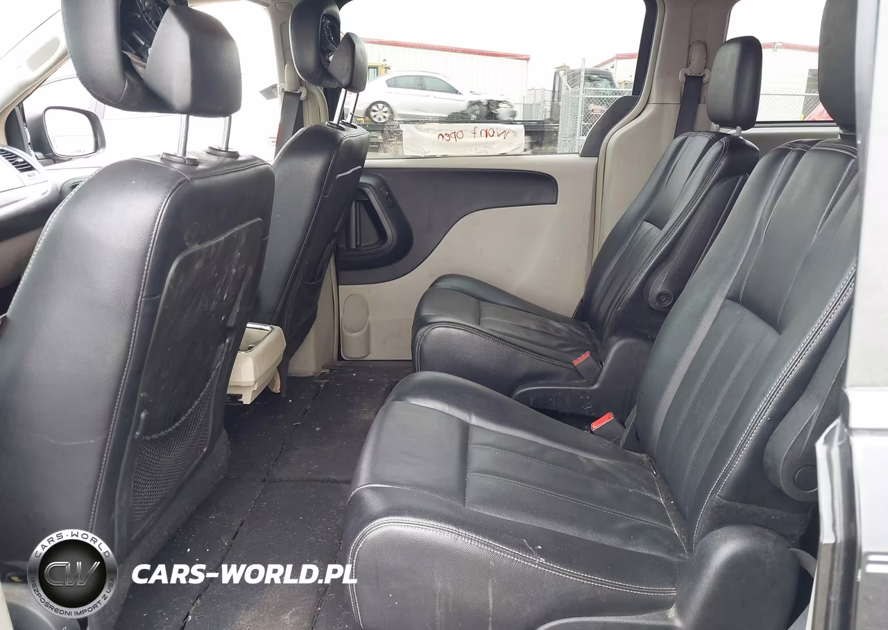 2015 Chrysler Town & Country Touring VIN:2C4RC1BG5FR534656 - 8