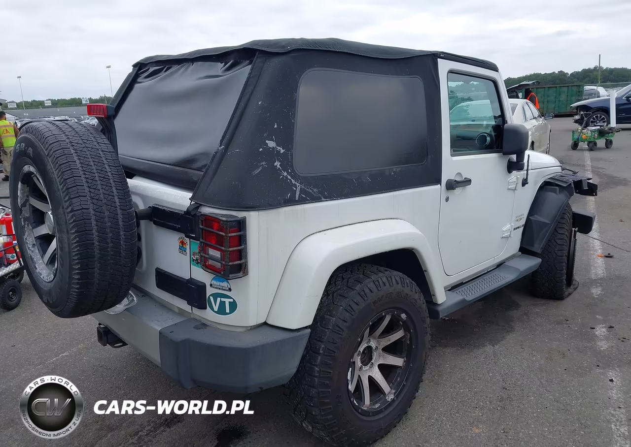 2011 Jeep Wrangler Sahara VIN:1J4AA5D17BL633544 - 4