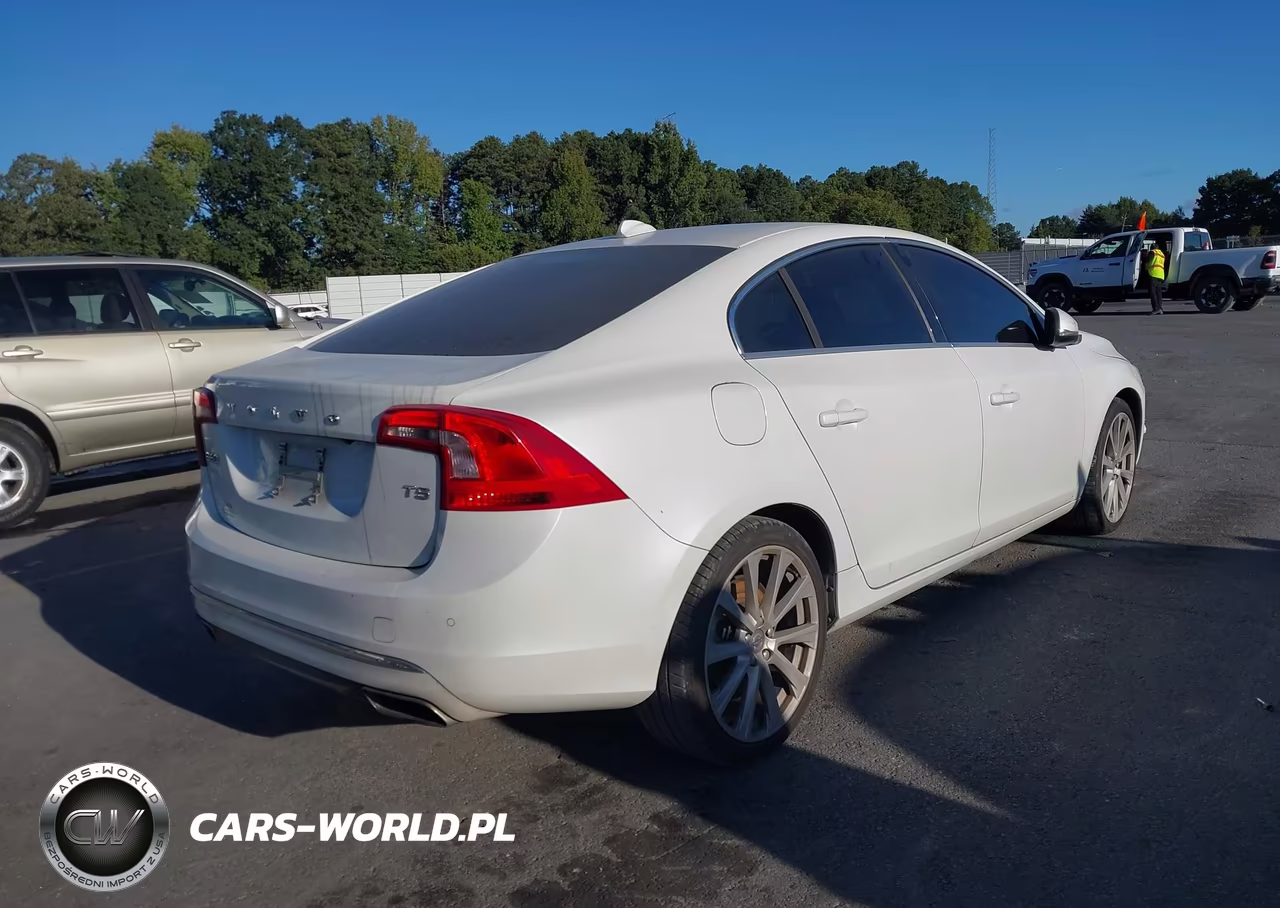 2016 Volvo S60 Inscription T5 Drive-E Platinum VIN:LYV402FM5GB103144 - 4
