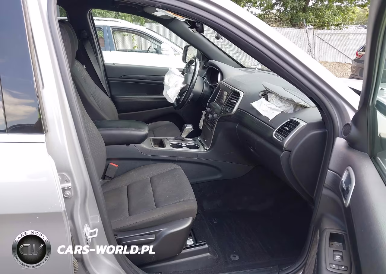 2019 Jeep Grand Cherokee Laredo E 4X4 VIN:1C4RJFAG1KC826439 - 5