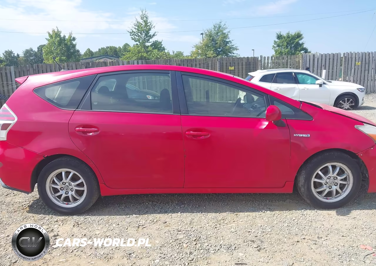 2015 Toyota Prius V Three VIN:JTDZN3EU2FJ024650 - 13