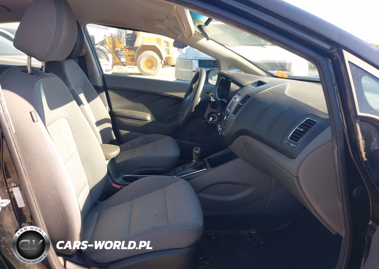 2017 Kia Forte Lx VIN:3KPFK4A78HE092842 - 5