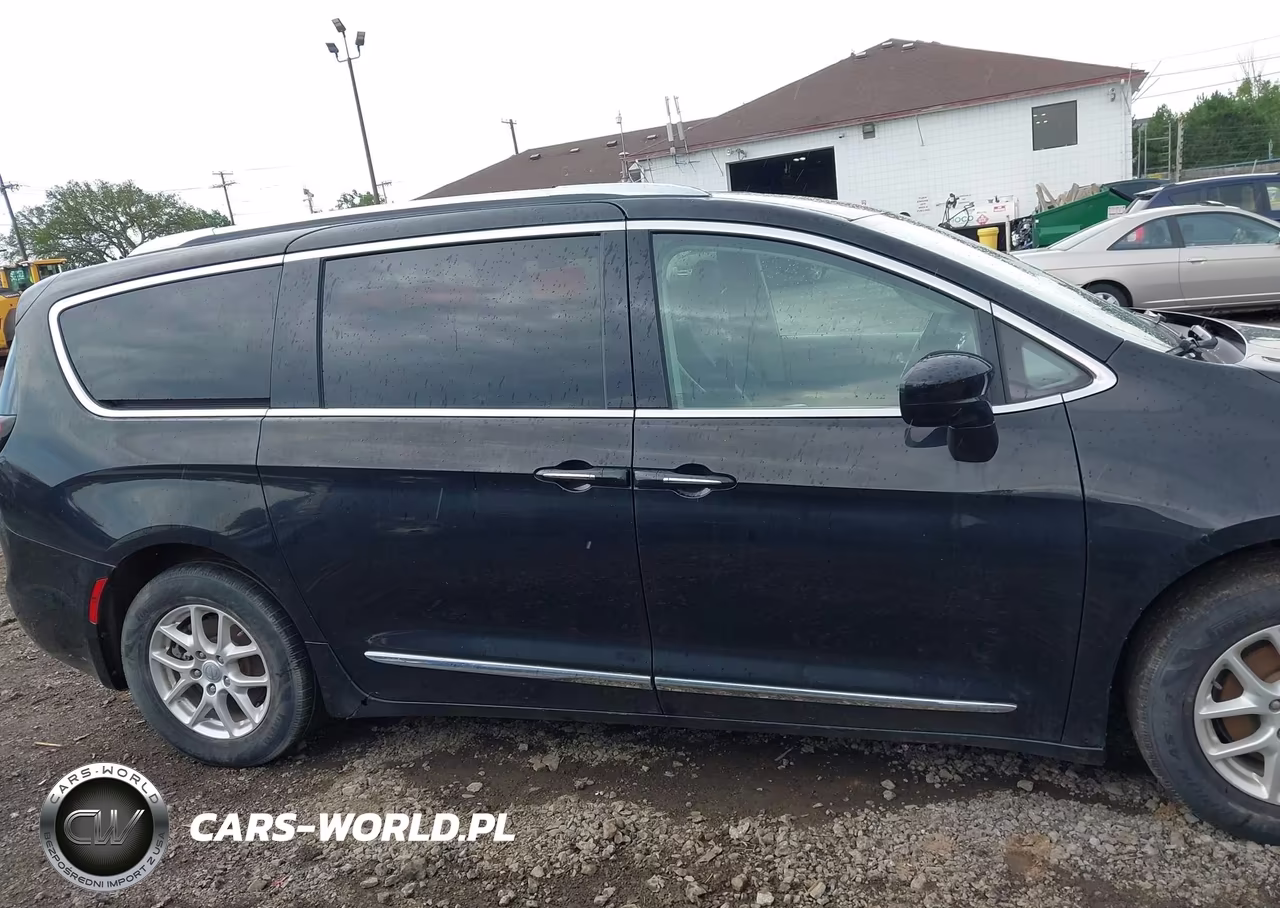 2020 Chrysler Pacifica Touring L VIN:2C4RC1BG9LR230130 - 13