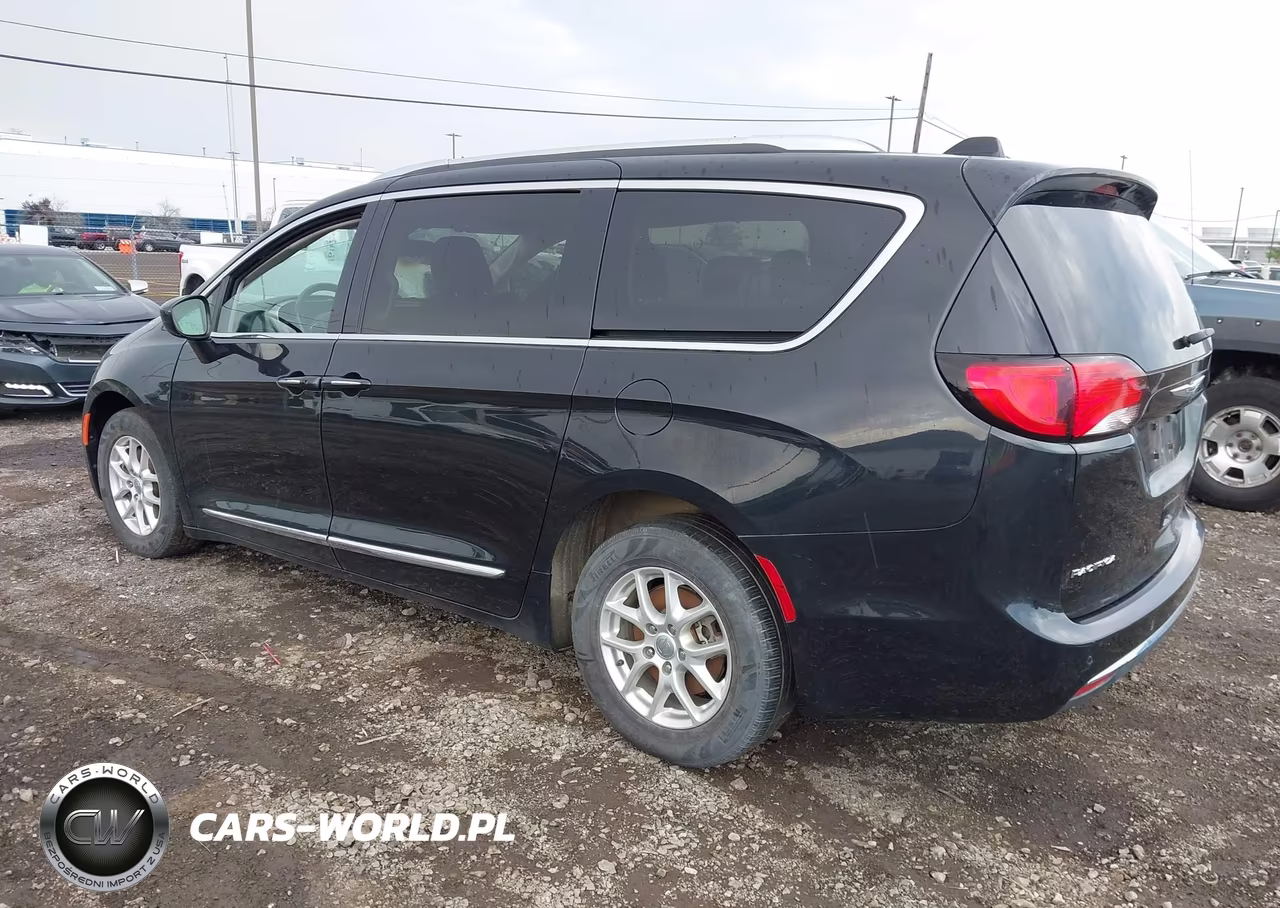 2020 Chrysler Pacifica Touring L VIN:2C4RC1BG9LR230130 - 3