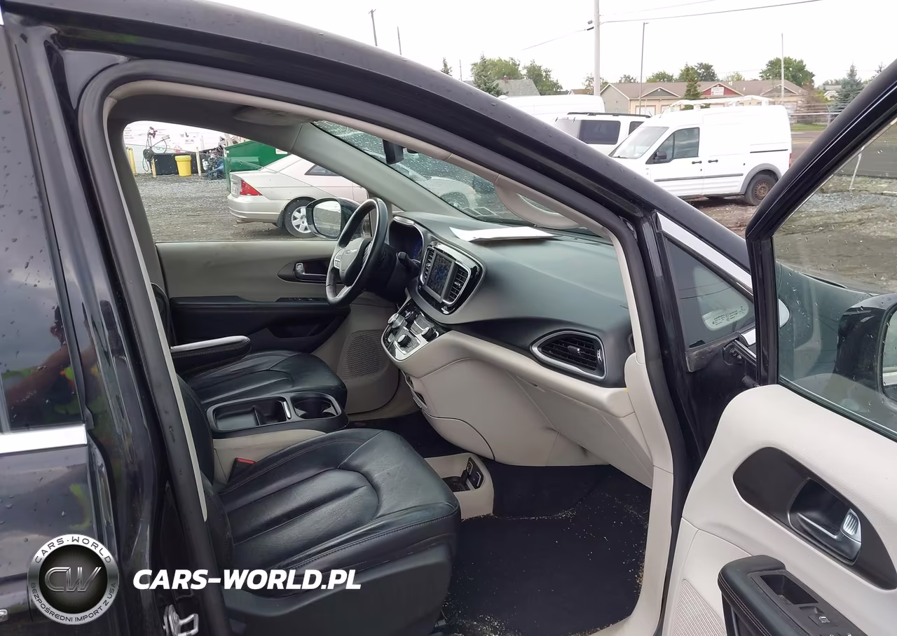2020 Chrysler Pacifica Touring L VIN:2C4RC1BG9LR230130 - 5