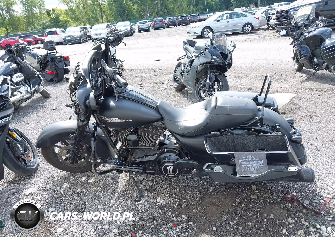 2012 Harley-Davidson Flhx Street Glide VIN:1HD1KBM12CB615167 - 13
