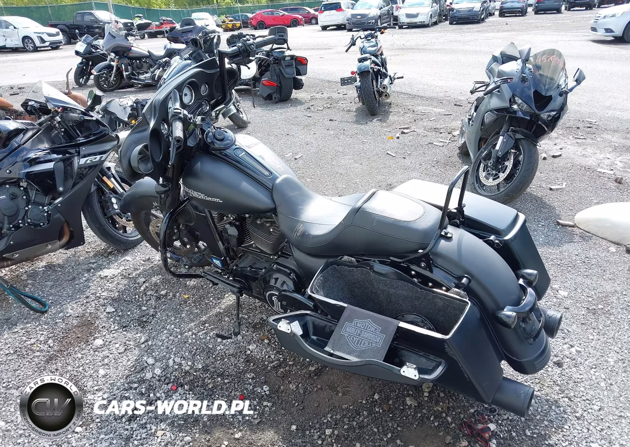 2012 Harley-Davidson Flhx Street Glide VIN:1HD1KBM12CB615167 - 3