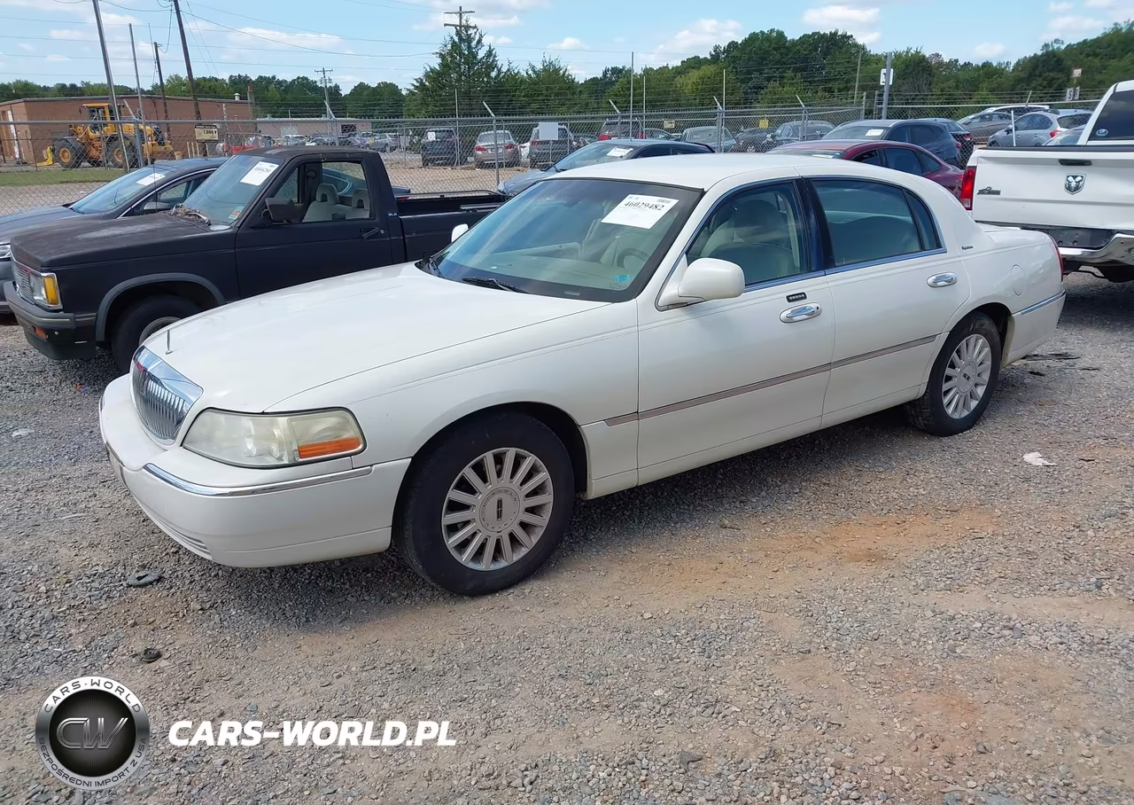 2005 Lincoln Town Car Signature VIN:1LNHM81W55Y613759 - 2