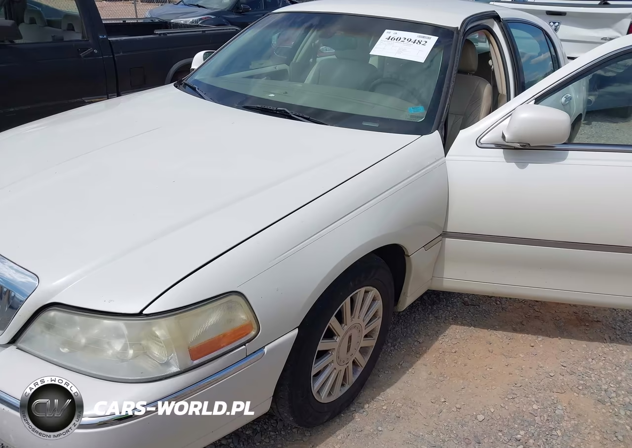 2005 Lincoln Town Car Signature VIN:1LNHM81W55Y613759 - 6