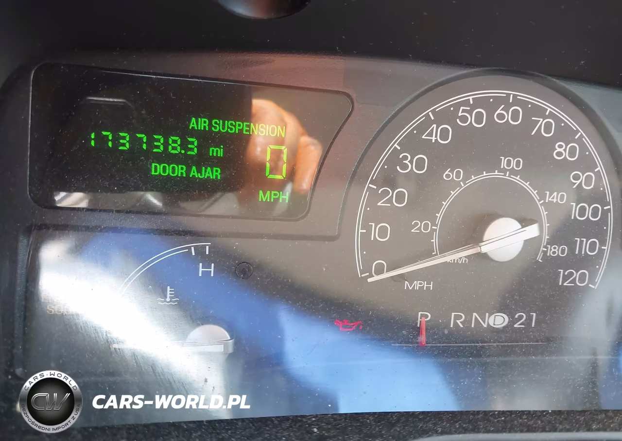 2005 Lincoln Town Car Signature VIN:1LNHM81W55Y613759 - 7