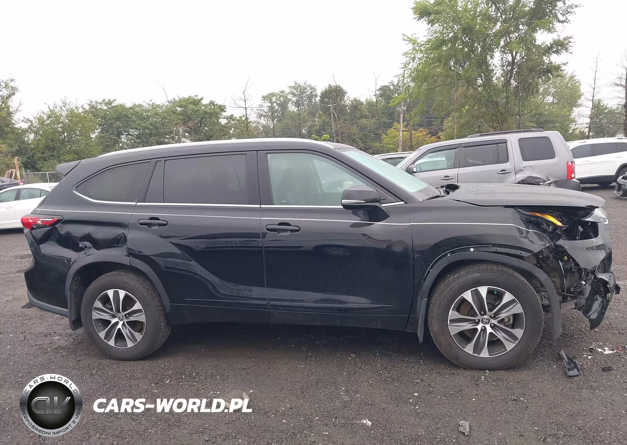 2022 Toyota Highlander Xle VIN:5TDHZRBH7NS586779 - 13