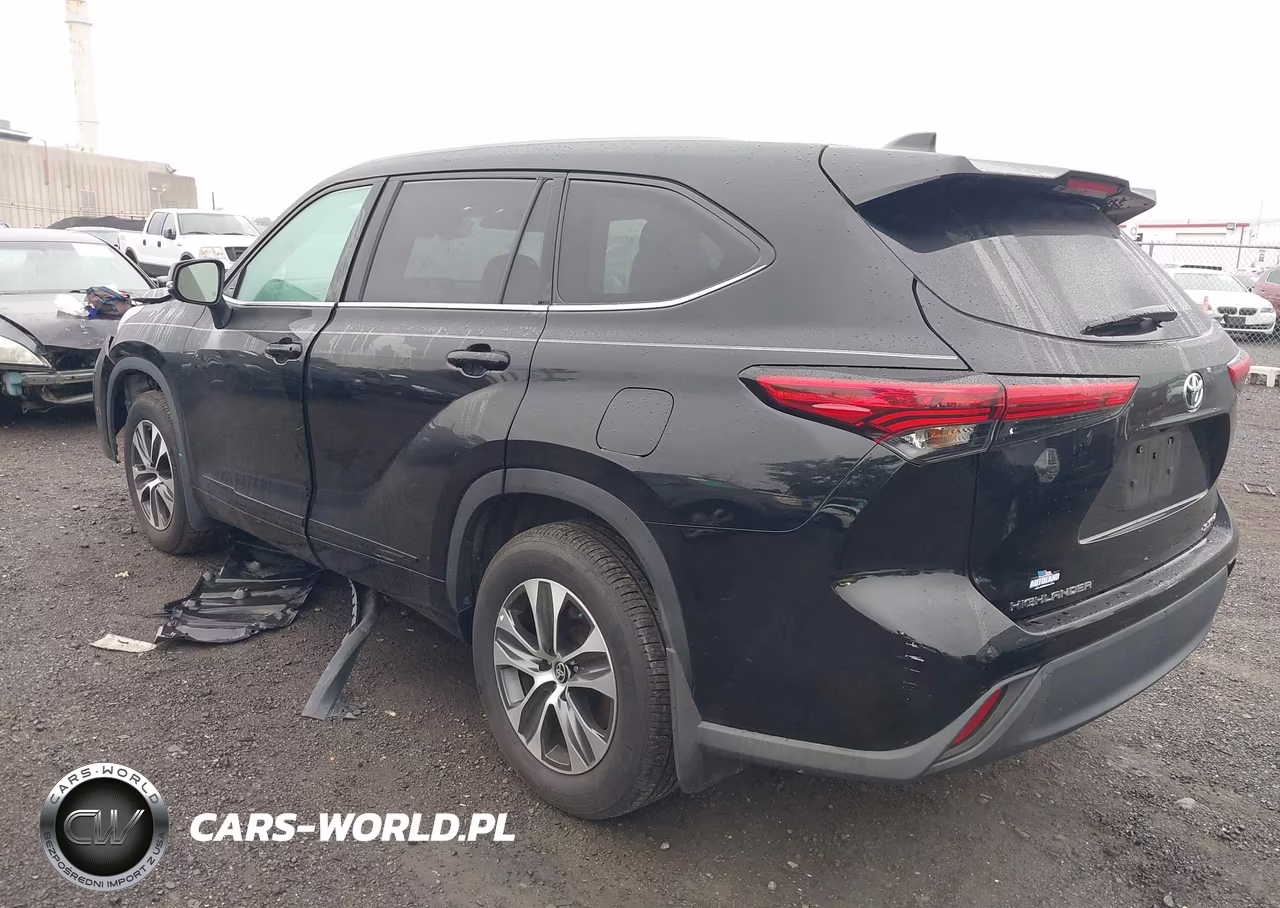 2022 Toyota Highlander Xle VIN:5TDHZRBH7NS586779 - 3