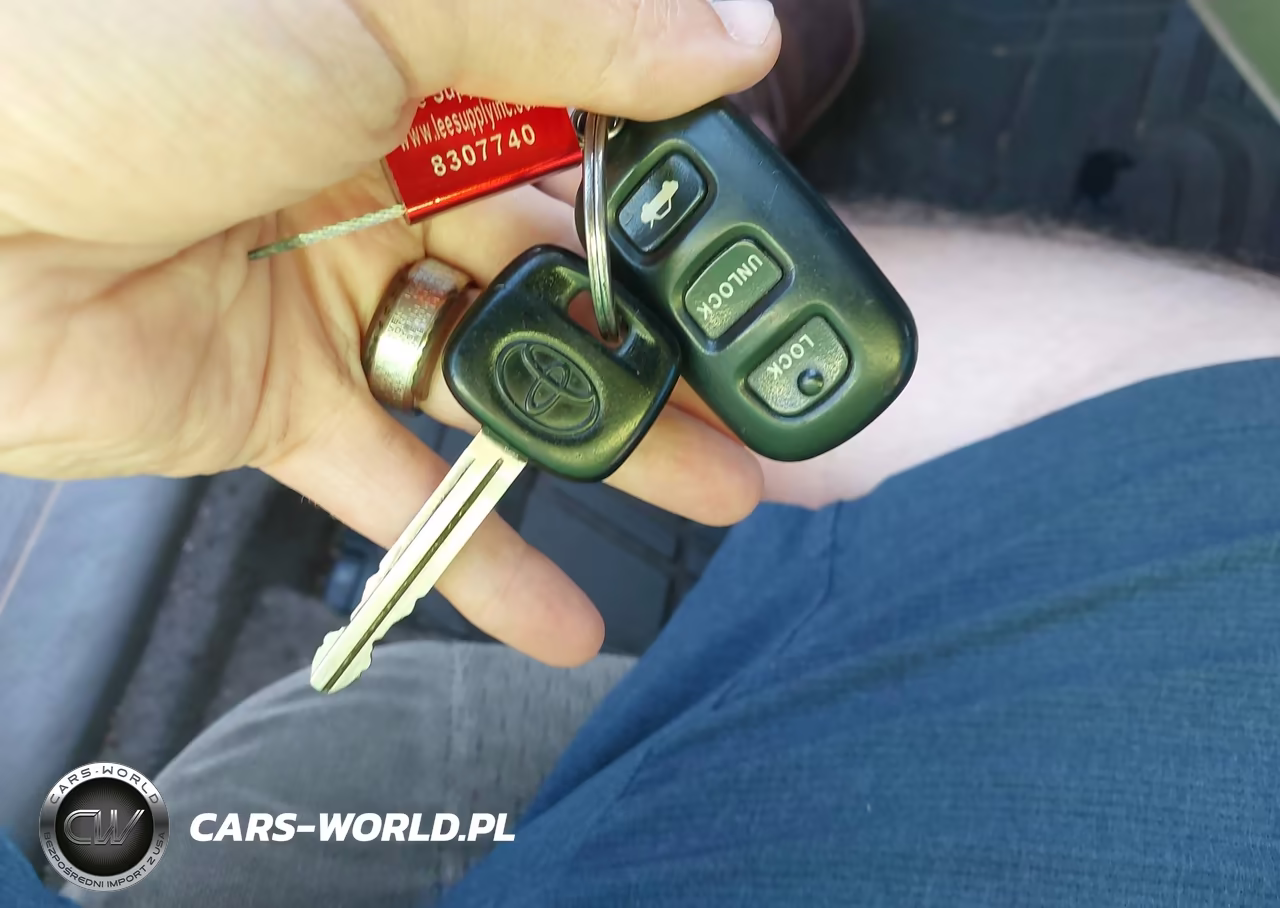 2002 Toyota Camry Le VIN:4T1BE32K92U017042 - 11