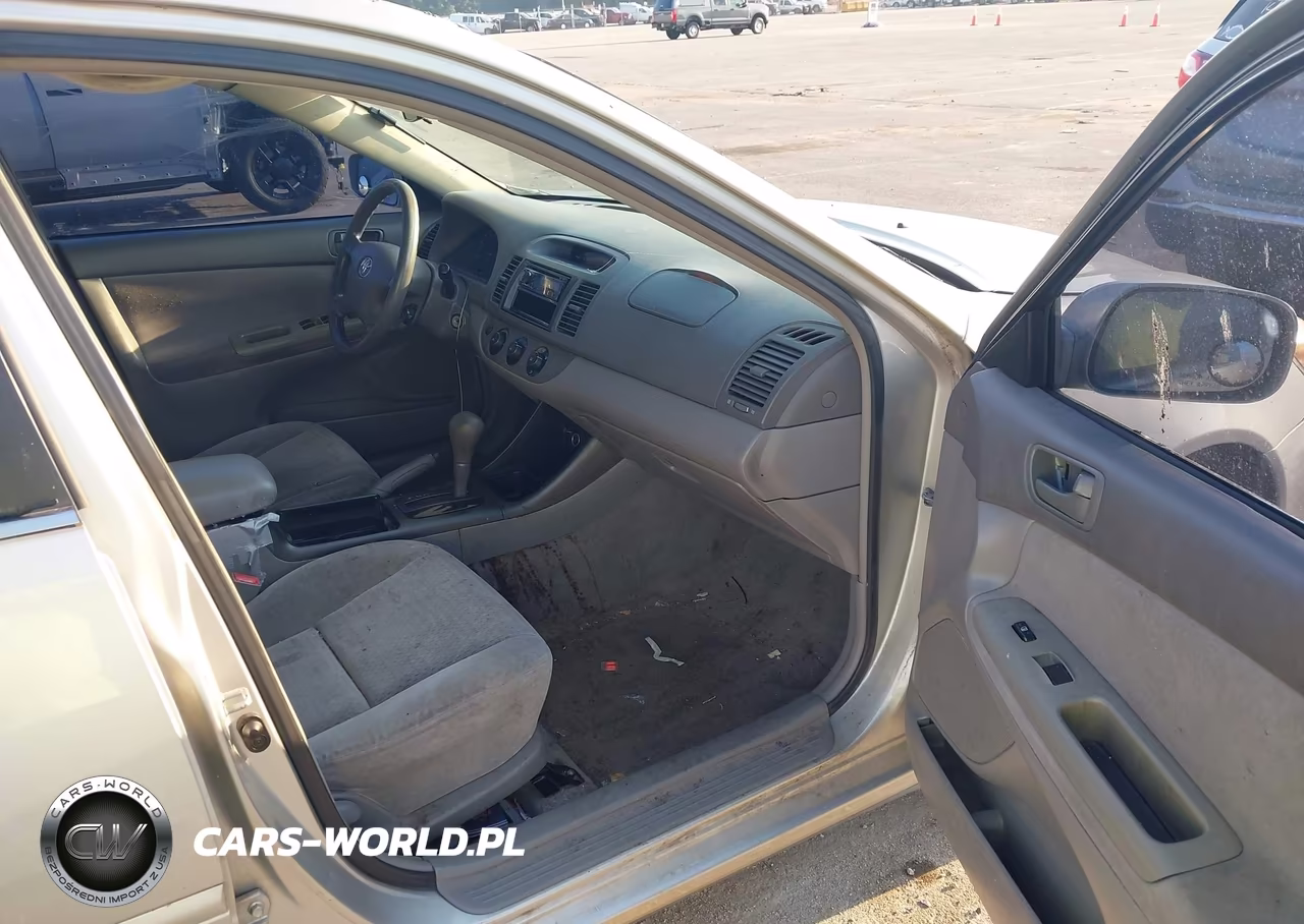 2002 Toyota Camry Le VIN:4T1BE32K92U017042 - 5