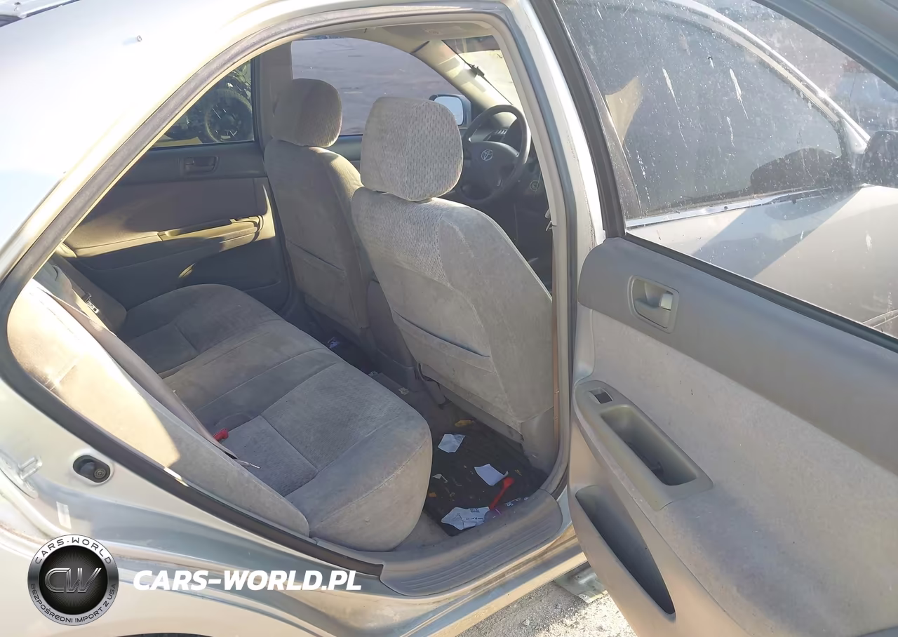 2002 Toyota Camry Le VIN:4T1BE32K92U017042 - 8