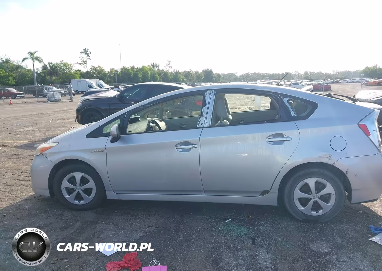 2013 Toyota Prius Three VIN:JTDKN3DU0D0343602 - 14