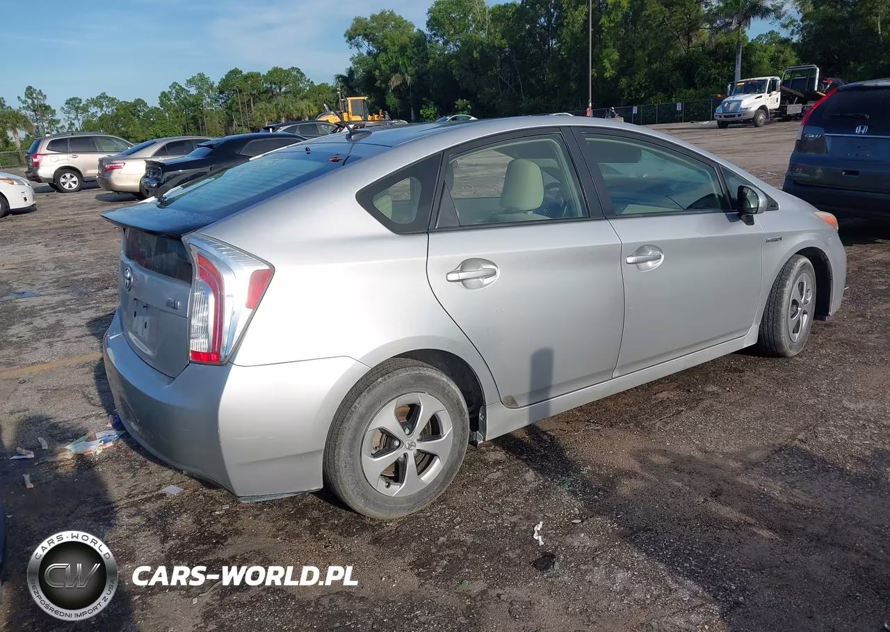 2013 Toyota Prius Three VIN:JTDKN3DU0D0343602 - 4