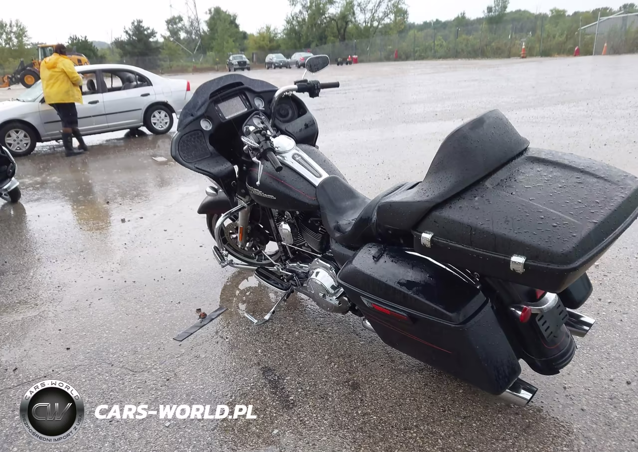 2015 Harley-Davidson Fltrxs Road Glide Special VIN:1HD1KTM10FB702494 - 3