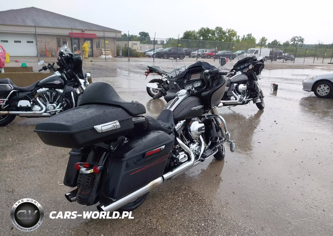 2015 Harley-Davidson Fltrxs Road Glide Special VIN:1HD1KTM10FB702494 - 4