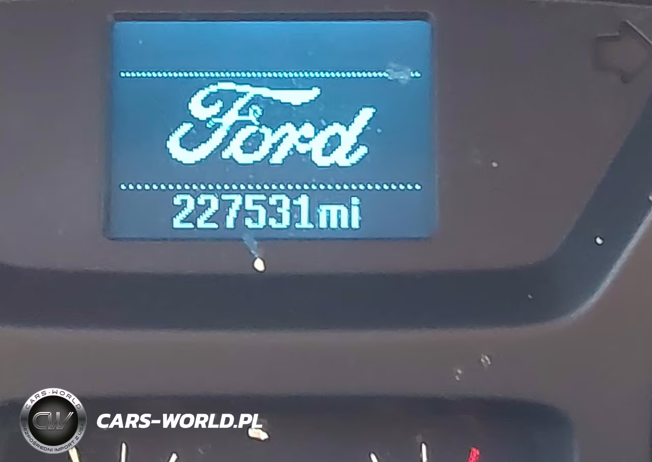 2015 Ford Transit-150 VIN:1FTNE1YMXFKA84815 - 14