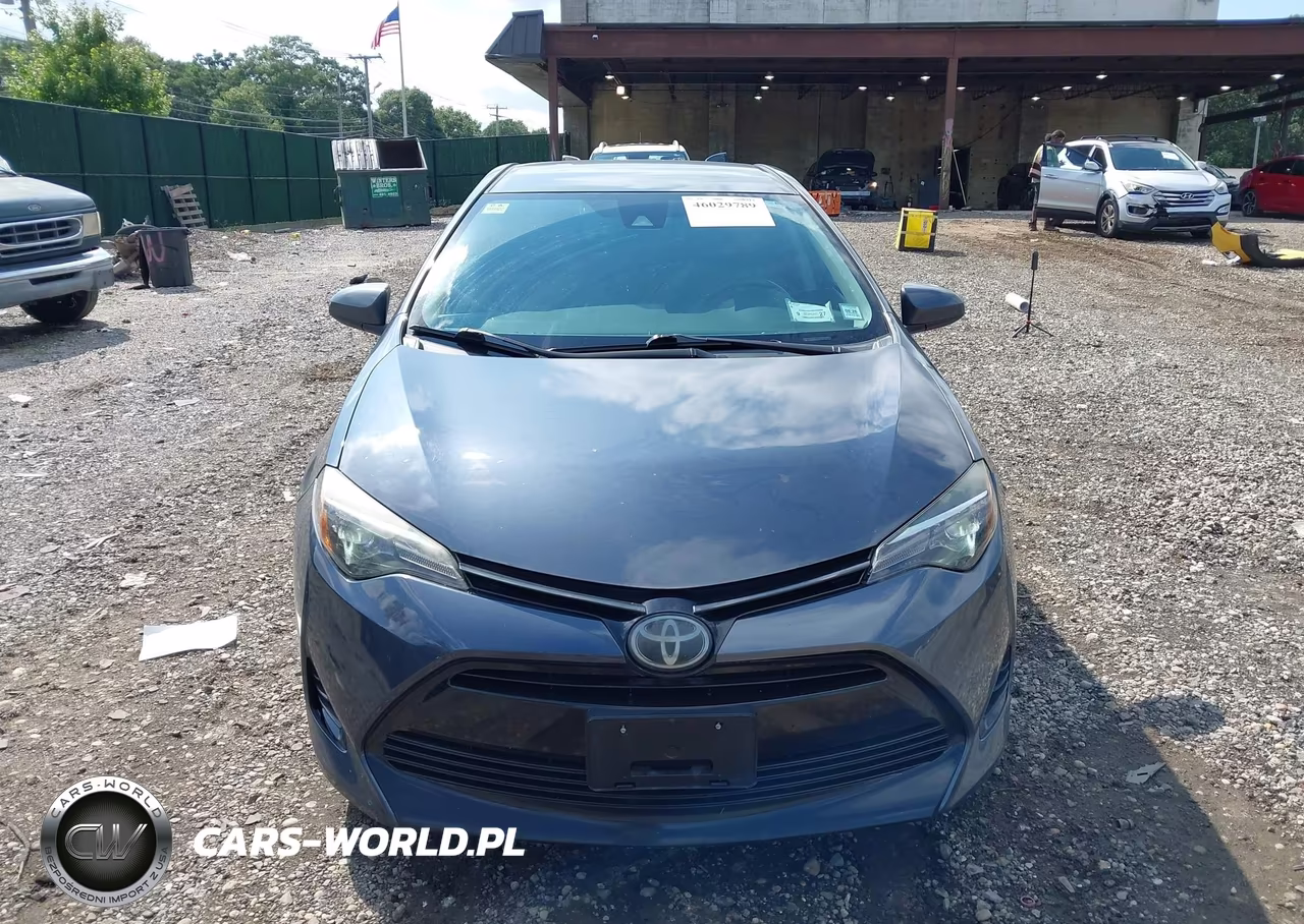 2017 Toyota Corolla Le VIN:5YFBURHE2HP693981 - 12