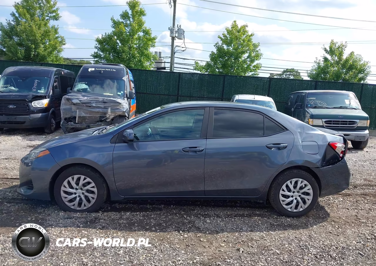 2017 Toyota Corolla Le VIN:5YFBURHE2HP693981 - 14
