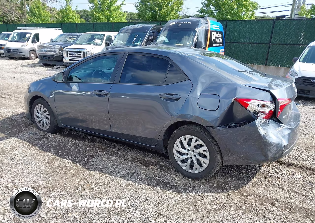 2017 Toyota Corolla Le VIN:5YFBURHE2HP693981 - 3
