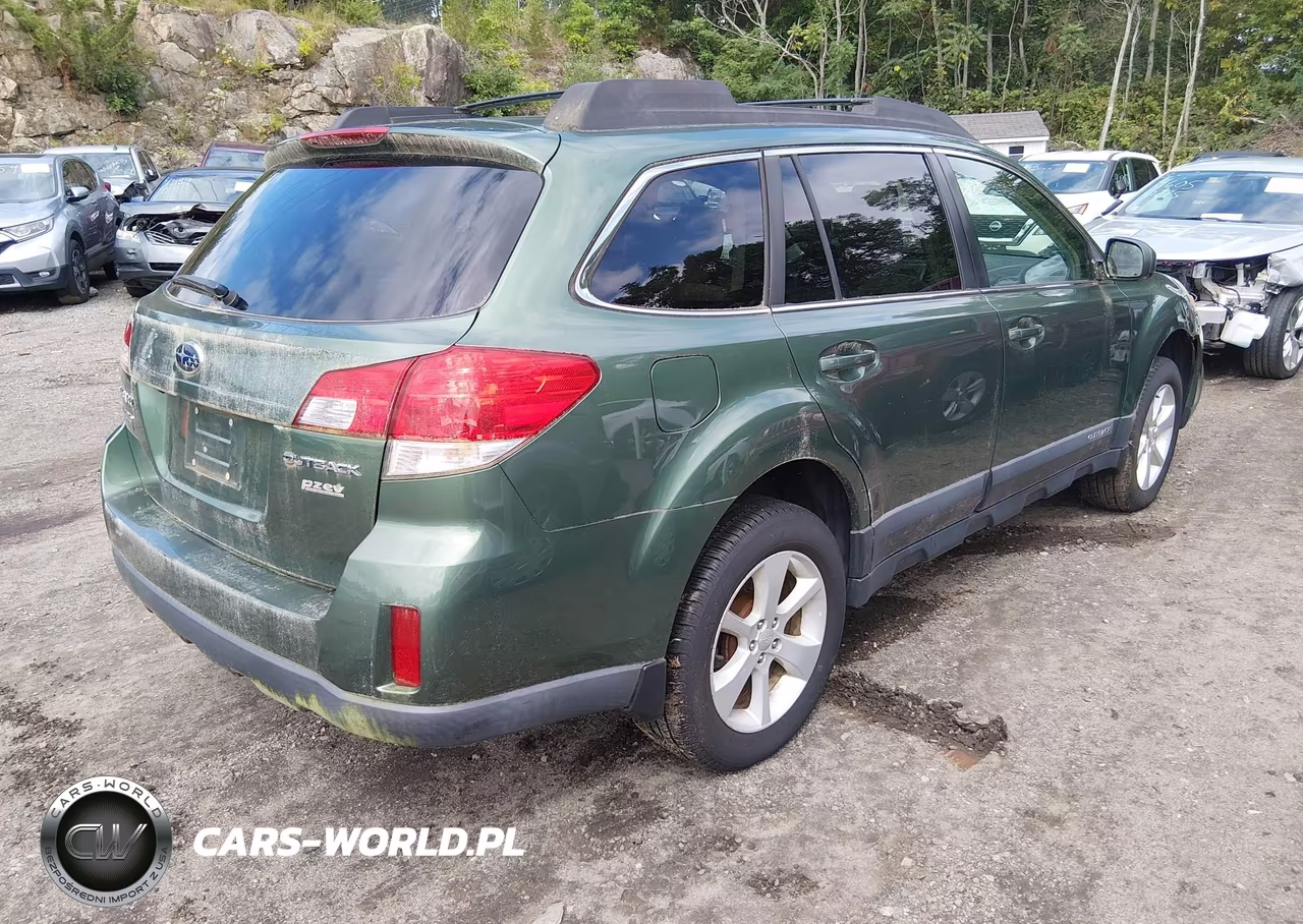 2013 Subaru Outback 2.5I Premium VIN:4S4BRBGC1D3266718 - 4