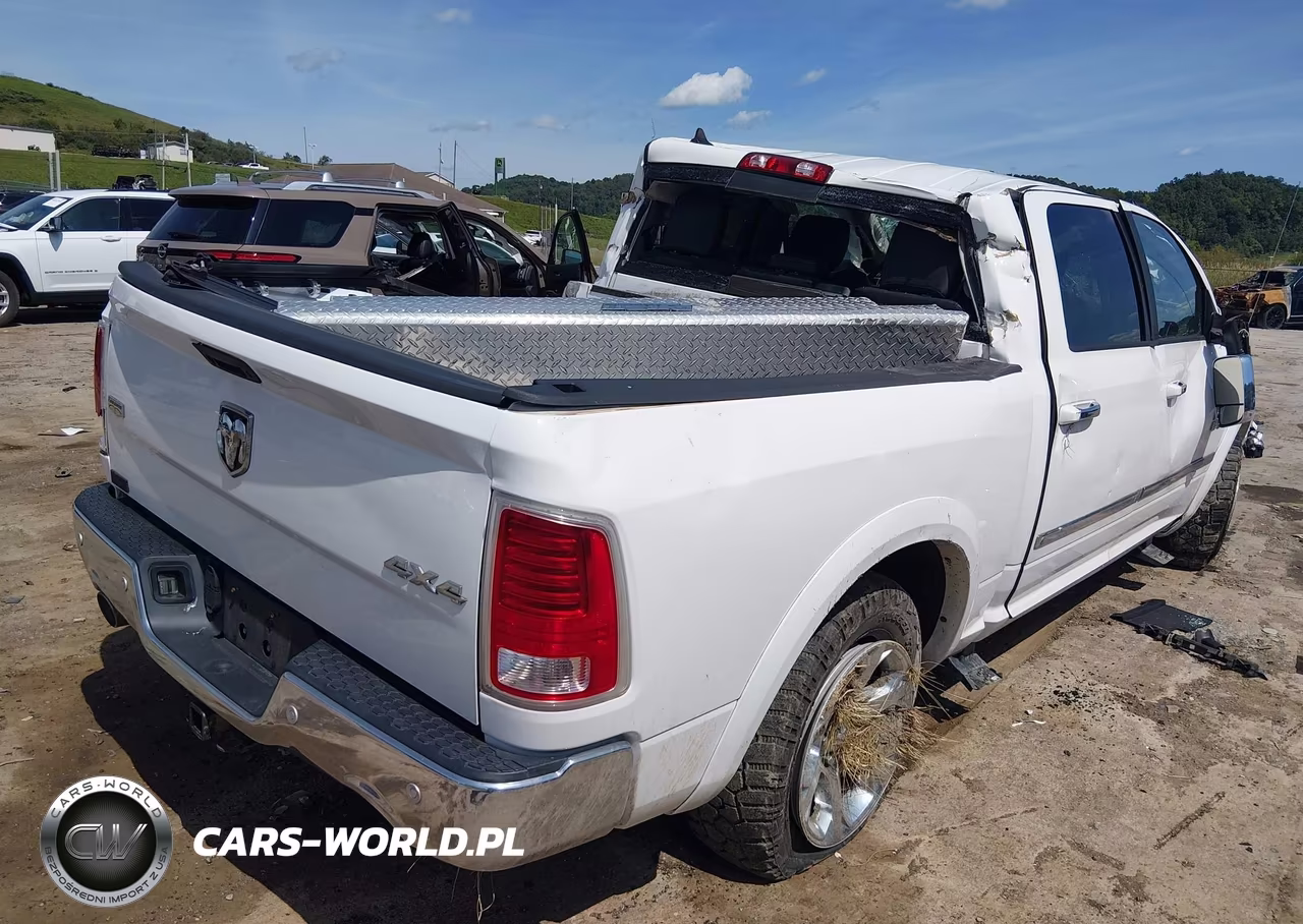 2014 Ram 1500 Laramie VIN:1C6RR7NT0ES163811 - 4