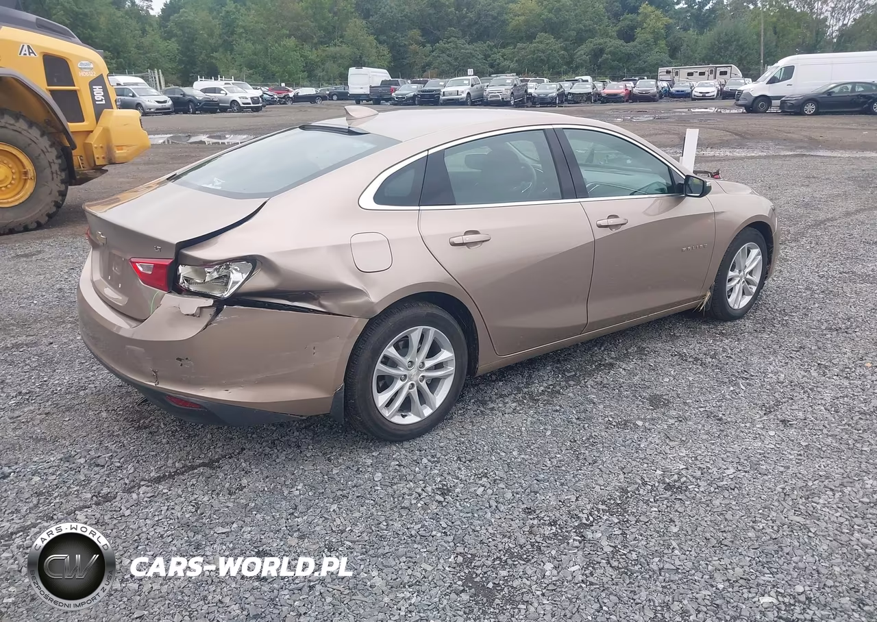 2018 Chevrolet Malibu Lt VIN:1G1ZD5ST1JF210940 - 4