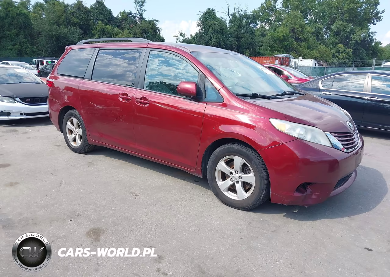 2017 Toyota Sienna Le 8 Passenger