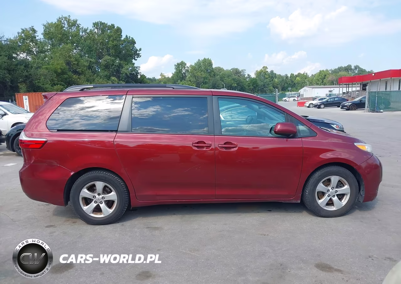 2017 Toyota Sienna Le 8 Passenger VIN:5TDKZ3DC0HS811942 - 13