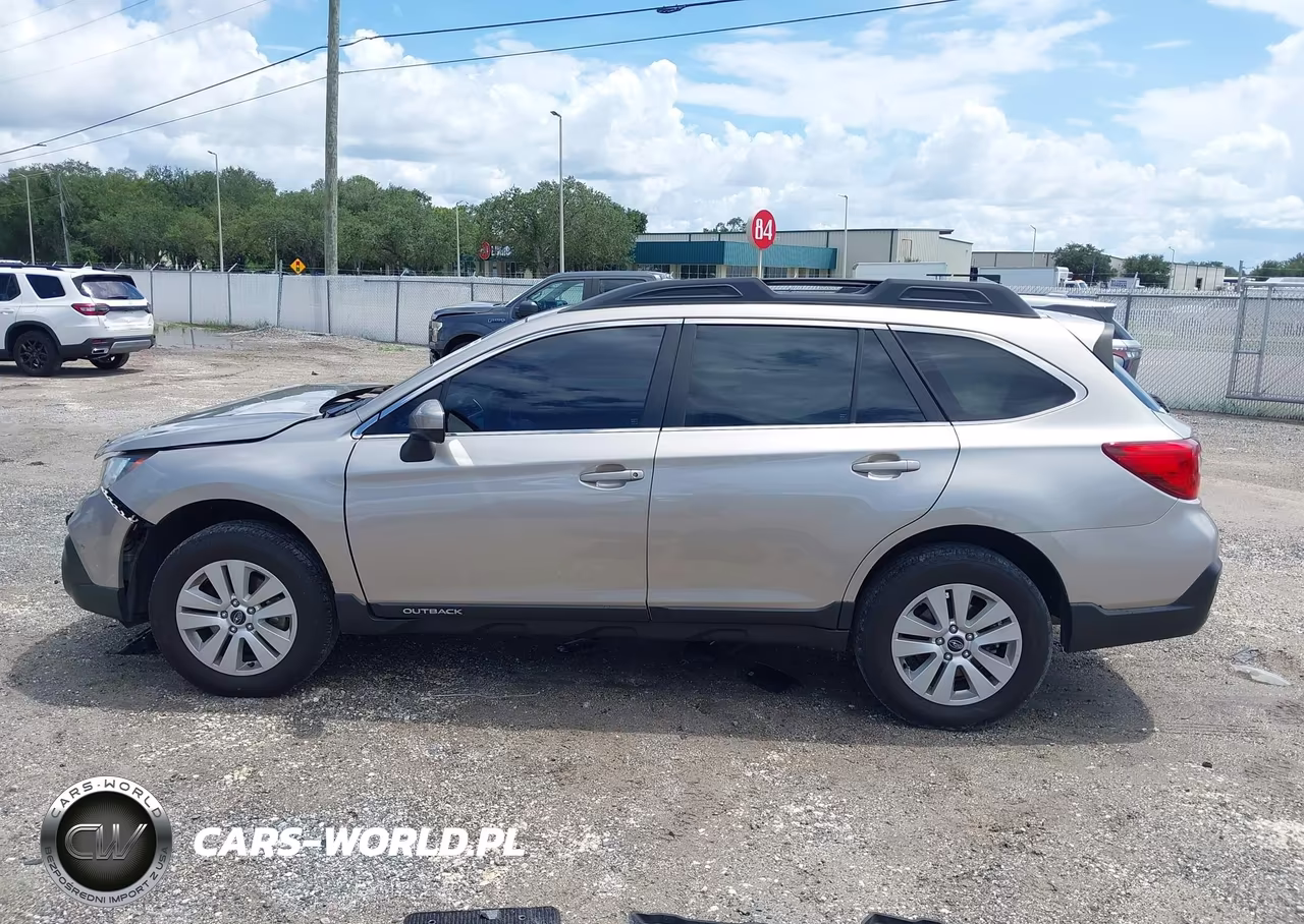 2018 Subaru Outback 2.5I Premium VIN:4S4BSACC2J3364768 - 14