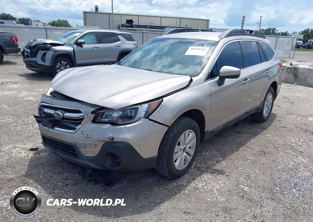 2018 Subaru Outback 2.5I Premium VIN:4S4BSACC2J3364768 - 2
