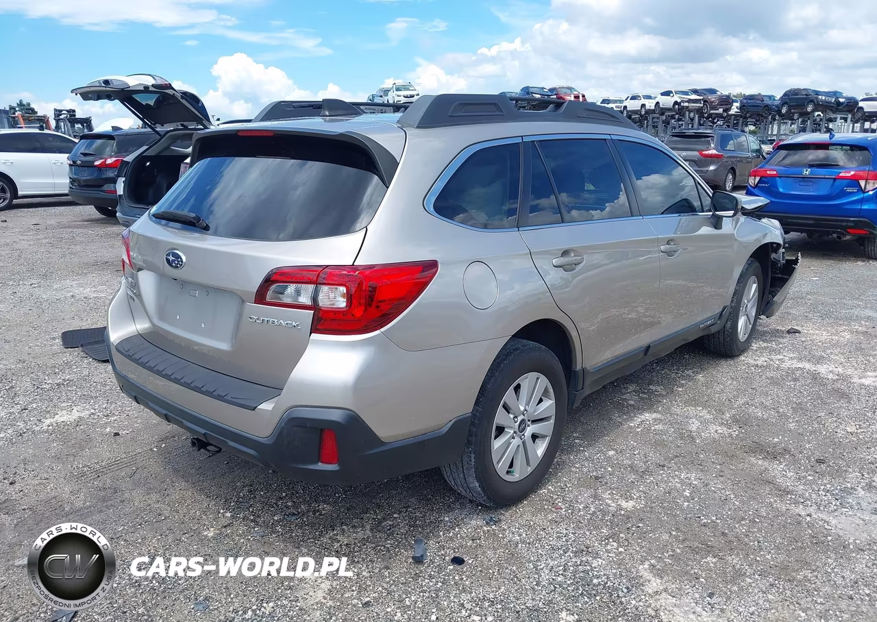 2018 Subaru Outback 2.5I Premium VIN:4S4BSACC2J3364768 - 4
