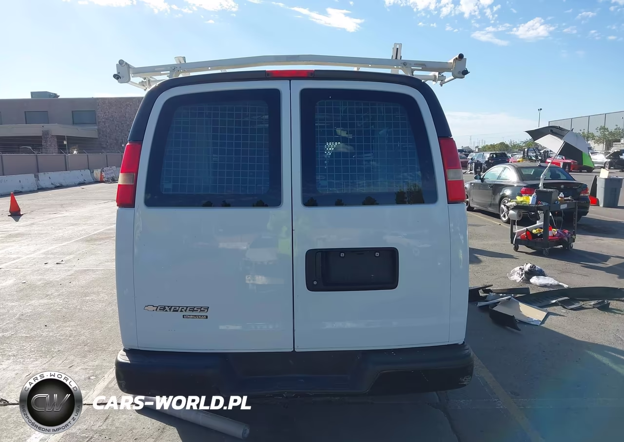 2015 Chevrolet Express 2500 Work Van VIN:1GCWGFCF8F1234592 - 17