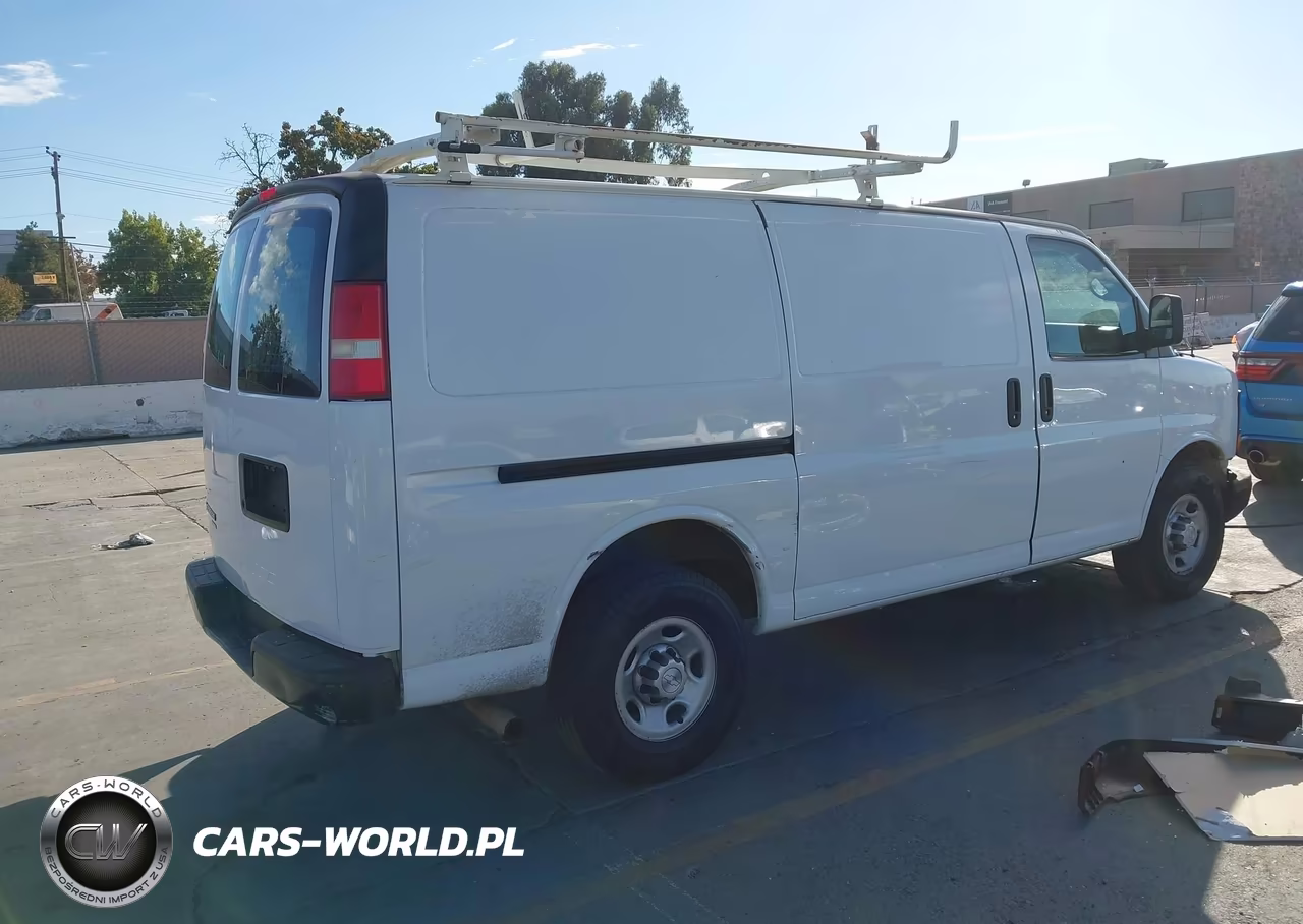 2015 Chevrolet Express 2500 Work Van VIN:1GCWGFCF8F1234592 - 4
