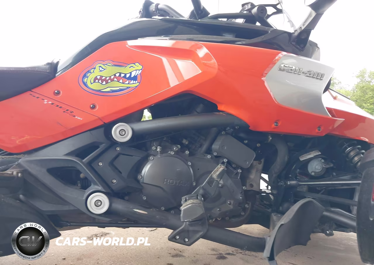 2015 Can-Am Spyder Roadster F3-F3-S VIN:2BXRDCD27FV000608 - 8
