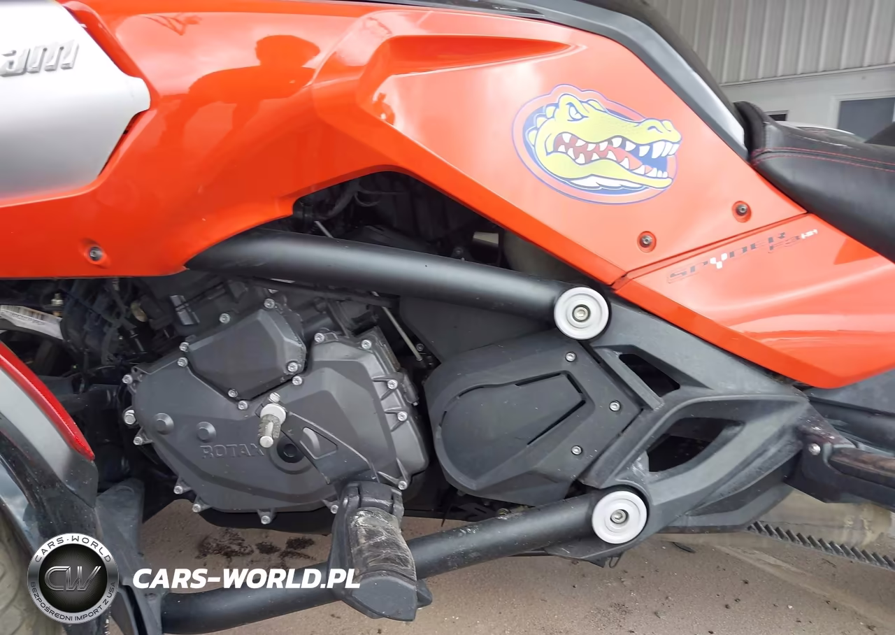 2015 Can-Am Spyder Roadster F3-F3-S VIN:2BXRDCD27FV000608 - 9