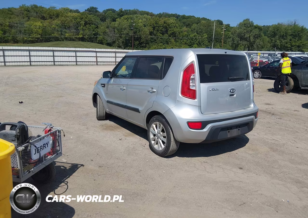 2013 Kia Soul VIN:KNDJT2A53D7576678 - 3