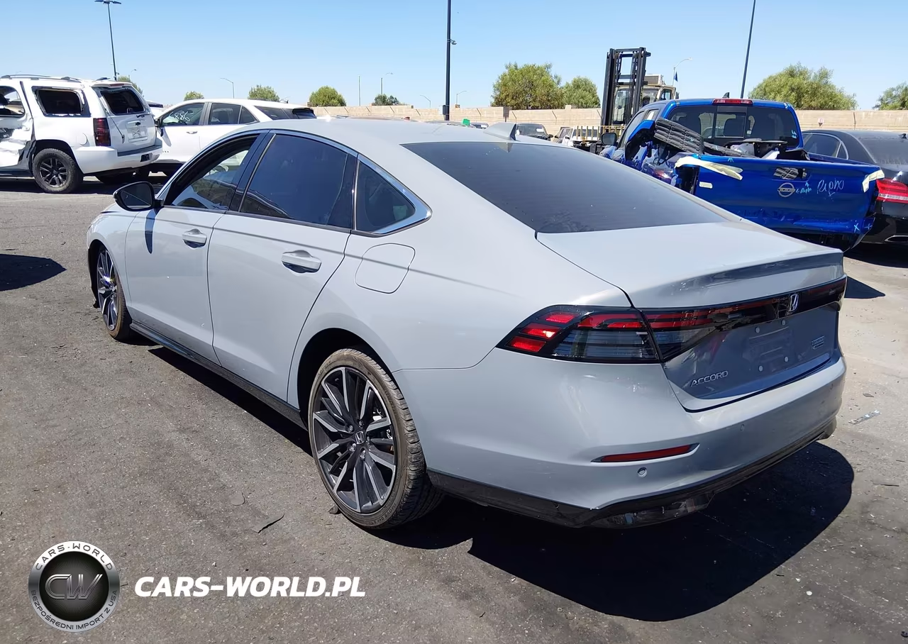 2023 Honda Accord Hybrid Touring VIN:1HGCY2F8XPA032281 - 3