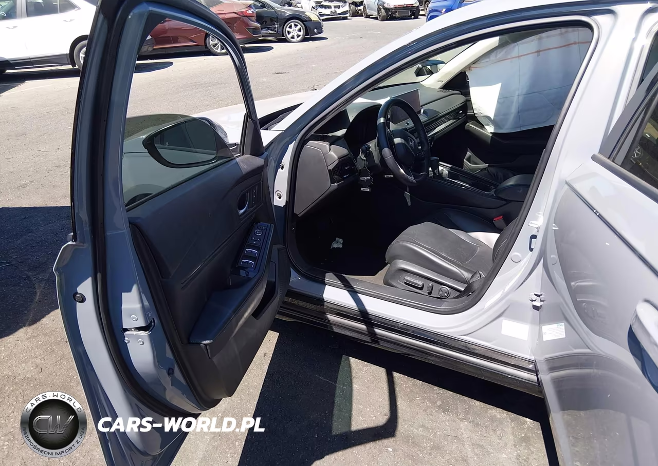 2023 Honda Accord Hybrid Touring VIN:1HGCY2F8XPA032281 - 5